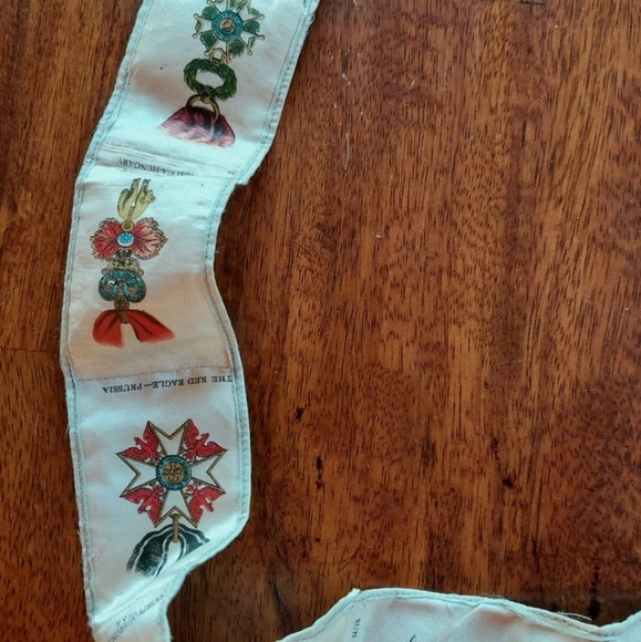 Cigarette Silks Tobacco Silks VTG Medals Medallion Lot Of 22 Sewn Together - Picture 8 of 9